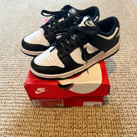 Women’s Nike Dunk Low rise Panda - Picture 4 of 6
